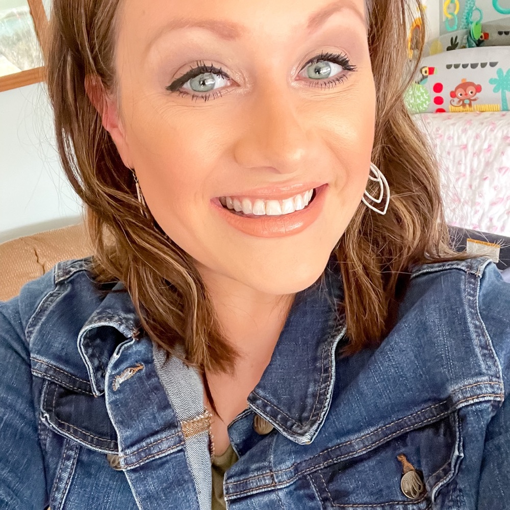 Meet your Posher, Lauren